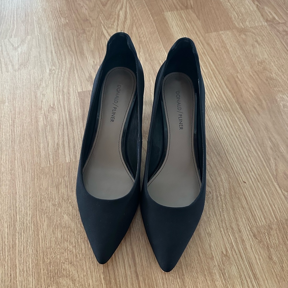 Donald Pliner black heels